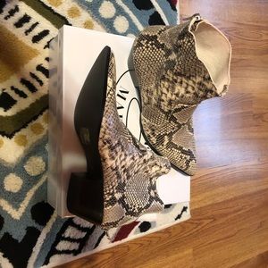 Steve Madden Snake skin heels
